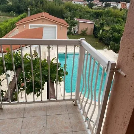 Lovely 3 Bedroom In Quiet Area W/ Pool 普拉